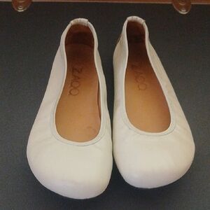 Zaqq Bearfoot Women's Cream Ballet Flats